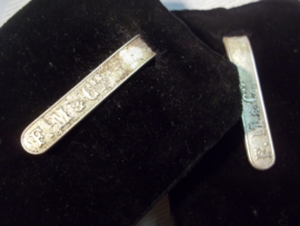 French NCO's epaulets, shoulderboards, in box with name, nice condition. Franse schouder epauletten van een Adjudant van de infanterie, op naam, in doos. goede staat.