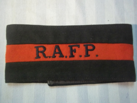 British armlet R.A.F.P. Royal Air Force Police. Armband RAF politie met etiket