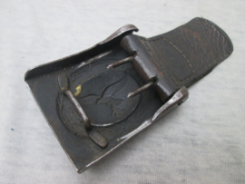 German metal buckle with tab of the air force, Luftwaffe. Duits koppelslot met leertje beide gemarkeerd ludenscheid 1940 mooi eerlijk Luftwaffe metalen koppelslot met nog verfresten.