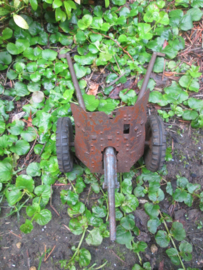 German tin toy, made by HAUSSER, a PAK gun used with elastolin toy soldiers. Blikken speelgoed kanon PAK, maker HAUSSER, werkend voor bij de elastolin soldaatjes. zeldzaam stuk.