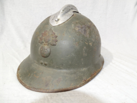 French helmet M-1926 with infantry badge first pattern. Franse helm model 1926 met infanterieembleem, 1e model in een mooi gebruikte staat met binnenwerk.