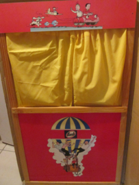 Poppenkast, Mini theater Suske en Wiske, Belgische stripfiguren, welke je kon krijgen door een spaaractie van het wasmiddel DASH, compleet in de originele doos.