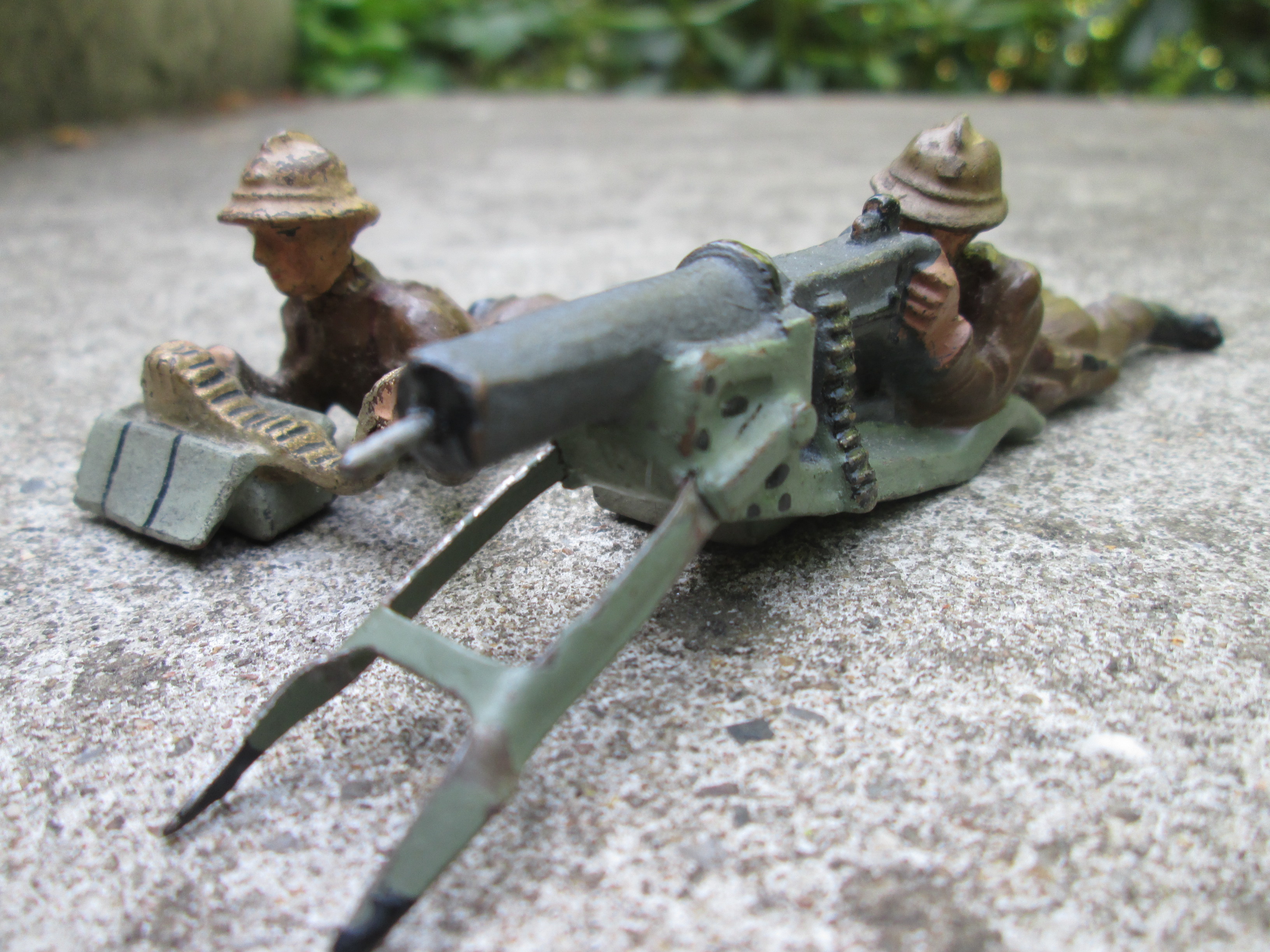 LINEOL Machine gunner Belgium army. Speelgoed soldaatje Belgische mitrailleur met lader.