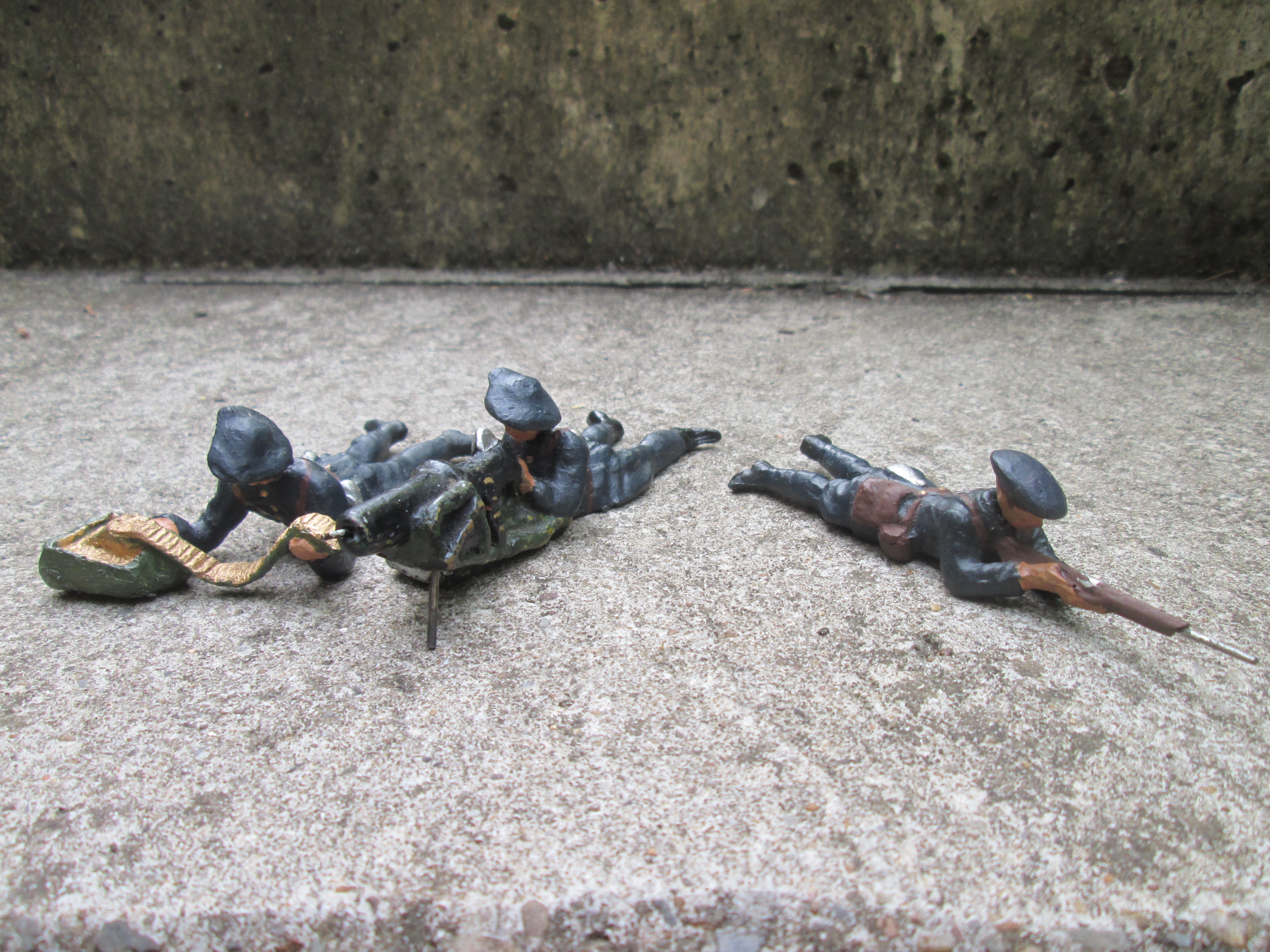 Set of 3 French soldiers Chausseur Alpine. Mooie set van 3 Franse Alpine jagers met blauw uniform en typische baret