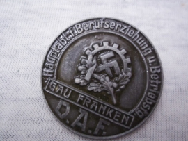 German tinnie, Rally badge, Duitse tinnie Hauptabteilung fur Berufserziehung und Betriebsfahig DAF Gau Franken