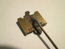 German sport pin. Duits speldje van de sportbond NSRL gemarkeerd ges.gesch.