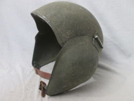 USAAF, M3 Flak helmet complete with original liner and chinstrap.. Amerikaanse M3 Flak helm voor bommenwerp bemanning, met vilt laag tegen bevriezing op de helm.