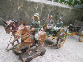 Tippco German cavalery with horses and a canon. Tippco Blikken kar met kanon getrokken door paarden met 3 Duitse militairen. leuk geheel.