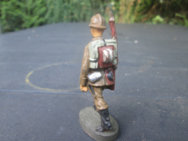 ELASTOLIN Marching Belgium soldier, Marcherende Belgische soldaat.