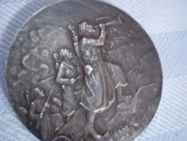 French medal Zouaven. Franse penning, zilveren uitvoering, zouaven in de aanval, maker L.O. Mattei. diameter  4,5 cm, zeer aparte en zeldzame penning.
