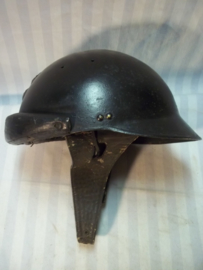 French helmet of the armoured corps, Mdl.1926, with infantry badge, nicely marked. Franse helm van de gemotoriseerde eenheden, tank- motor, mooie helm welke heden ten dage moeilijk te vinden zijn