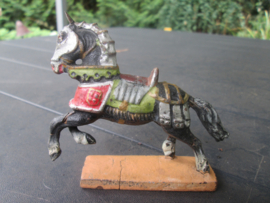 LINEOL knight horse with armour ridder paard met bescherming nette staat