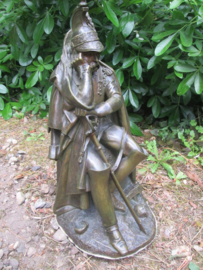 Statue of a French Napoleontic soldier after they have lost the Battle of Waterloo, signed Jean Francois- Theodore Gechter 1842 Bronzen beeld Franse kurassier 35 cm, 7 kilo TOP zeldzaam beeld.