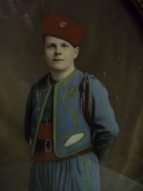 Photograph coloured Zouave soldier. Ingekleurde foto van een Zouaaf.