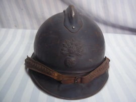 French helmet 1915 with infantry badge, and leather officers chinstrap. Franse helm M-15 met infanterie embleem en leren kinband  officiers model. mooie horizon blauwe kleur, Casque Adrianne.