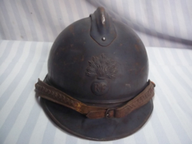 French helmet 1915 with infantry badge, and leather officers chinstrap. Franse helm M-15 met 1e model infanterie embleem en leren kinband  officiers model. mooie horizon blauwe kleur, Casque Adrianne.