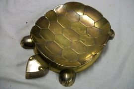 Design turtle Art Deco. Schildpad met verschillende kleuren metaal Art Deco project. niet gesigneerd