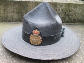 Canadian officer police hat of Ontario with embroided badge very rare. Canadese politie trooper hoed officier met geborduurd embleem van de politie van Ontario, moeilijk te vinden, hard to find. merk hoed Biltmore.