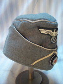 German overseas cap officer Infantry. Duitse officiers kwartiersmuts Wehrmacht, met zilveren bies in goede  staat.