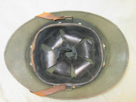 French helmet civil defence 1926. Franse helm M-1926 burger bescherming D.P. helm Defense Passive. is in een onaangeroerde staat zo gevonden. apart.