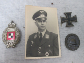 German Pilot- Observer items 1 person. Duitse items Flieger- Beobachter WO1 schouderstukken, medailles documenten zeer bijzonder lot nog nooit in de handel geweest ZELDZAAM.
