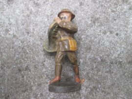 ELASTOLIN British soldier with instrument. Engelse soldaat met hoorn bespeelde staat.