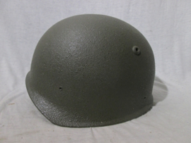 Swiss army helmet pattern 71. Mint condition. Zwitserse helm M-1971 zeer nette staat en kwalitatief mooie helm. beduidend minder gemaakt dan de voorloper helm M-1918 en daarom is deze ook wat zeldzamer.