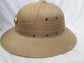 USMC pith helmet nicely marked, with USMC  badge. USMC tropenhelm 1942 op naam zeer nette staat