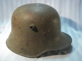 German helmet M-1916 with original liner and colour, maker G62, very nice untouched helmet. Duitse helm model 1916 met origineel binnenwerk en kleur, mooi complete helm.