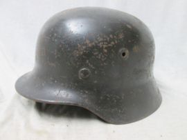 German helmet M-1940, so found in a Dutch household. Duitse helm Model 1940 met binnenwerk en kinriem, zo gevonden in een huishouden in Breda. mooie eerlijke helm in een zeer nette staat.