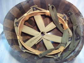 Dutch military Police helmet former US M1 innerhelmet, very rare, Nederlandse binnenhelm van de Koninklijke Marechaussee, helm is een M1 Amerikaanse binnenhelm.  WW2 binnenwerk Westinghouse gemerkt.