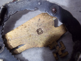 German Fallschirmschützen Abzeichen.  Paratroopers jump-badge. Duits parachutisten embleem buntmetal, zeer zeldzame maker in klaverblad B.S.W.  Bruder- Schneider- Wien.