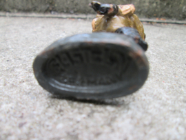 ELASTOLIN Soldier with wounded soldier. Soldaat draagt gewonde soldaat van het veld, goede staat.