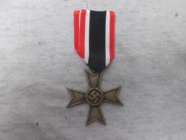 German medal with new ribbon, Duitse medaille met nieuw lint, K.V.K. Kriegs Verdienst Kreuz ohne Schwerten.