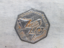 German tinnie, rally badge, Duitse tinnie, H.J. - Hitler- Jugend. Nordmarklager am Brahmsee 1936. no maker, no pin. Duitse blikken tinnie zonder speld. niet gemakkelijk te vinden.