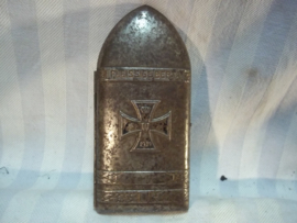 German cigarette case in the shape of the famous Bertha shell. Duits sigaretten etui in de vorm van de kogel uit de Dikke Bertha, Fleissige bertha