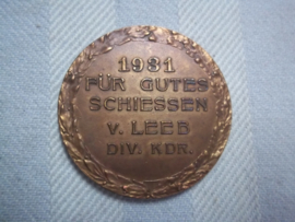 German medal Reichrwehr. Duitse penning 4cm doorsnee Teichswehr Medaille 1931 Für gutes Schiessen v. Leeb. Div. Kdr. leuke afbeelding.