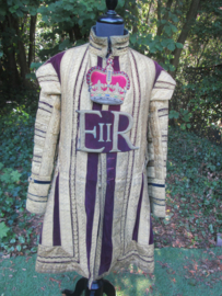 British Drum Major coronation state dress Coldstream Guards. Seremonieel uniform met geborduurde ER II en kroon jaren 50. Zeer ZELDZAAM stuk.