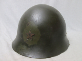 Gemodificeerde Japanse helm Thailand  Model 1930-1932 Siamese combat helmet, met Frans binnenwerk, dit werd officieel zo gedaan je ziet aan de voorkant de contouren van het helm embleem van Siam, nu Japanse ster. bijzonder stuk.