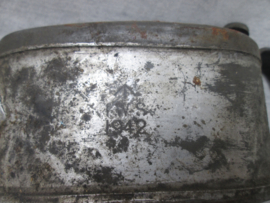 British oilcan, nicely marked, Oliebusje Engels leger, met broad arrow en 1942. /I\.