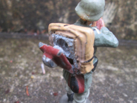 BELLUM German shooting soldier with shooting system. Duitse soldaat met schiet mechaniek.