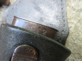 German k-98 Mauser bayonet matching numbers. with leather frog, nicely marked and dated.Duitse Mauser bajonet nummer gelijk. zeer nette staat.