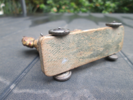 Antiek trekpaard op wieltjes. rond 1920/1930