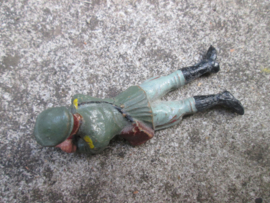 ELASTOLIN German soldier resting. Duitse soldaat luiert en rust kazerne leven