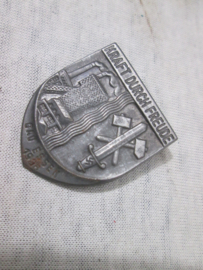 German tinnie, rally badge, Duitse Tinnie Kraft durch Freude Gau- Essen 1936.