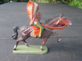 LEYLA indian Opperhoofd met tooi op paard. goede staat.