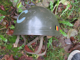 Belgium para helmet ABL. Belgische para helm met originele beschildering op naam. Jaren 50- 60 naar Engels model, apart stuk Belgie gebruikte deze helm ook nog in de Congo, en om uit luchtbalonnen te springen.