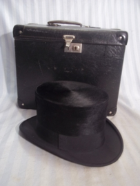 Hoge hoed in bijpassende hoeden koffer zeer goede staat, decoratief