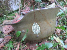 German helmet M-1935 used in the Norway army, Double decal. Duitse helm, model 35 gebruikt door het Noorse leger, dubbel decal, zeer nette staat. worden moeilijk te vinden.