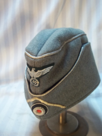 German overseas cap officer Infantry. Duitse officiers kwartiersmuts Wehrmacht, met zilveren bies in goede  staat.